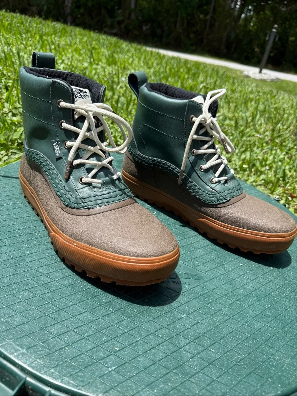 Vans Green and Brown Lace-Up High-Top Snow Boots